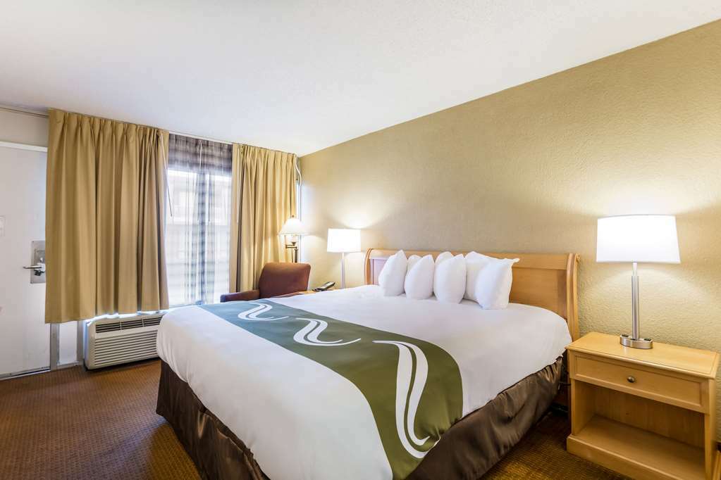 Oyo Townhouse Owensboro West Hotel Room photo